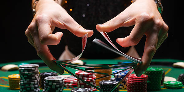 О Покере, его разновидностях и игре на реальные и виртуальные деньги